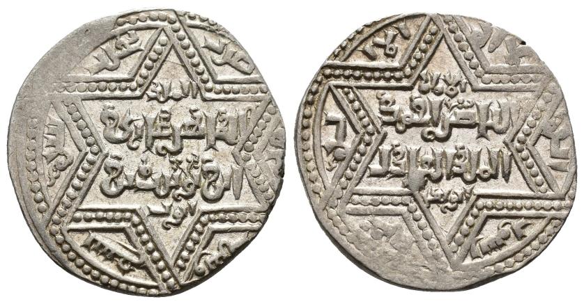 1074   -  AYYUBÍES, RAMA DE ALEPO. ABU-L-FATH GIYYAT  AL-DIN AL-MALIK AL-ZAHIR GAZZI B. SALAH AL-DIN YUSUF (582-613/1186-1216). Dírham. (Alepo). 609 H. AR 2,99 g. 20 mm. Balog 1980-619. R.B.O. EBC.