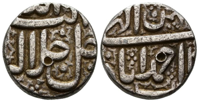 1222   -  MOGOLES. YILAL AL-DIN MUHAMMAD AKBAR B. HUMAYUN (963-1014/1556-1605). Rupia. Ahmadabad / احمداباد. Sin fecha. AR 11,34 g. 20 mm. KM#66.1. Dos punzones. MBC .