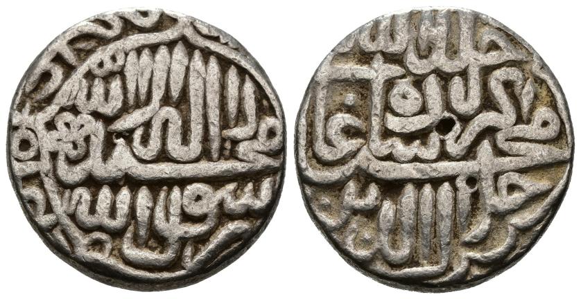 1227   -  MOGOLES. YILAL AL-DIN MUHAMMAD AKBAR B. HUMAYUN (963-1014/1556-1605). Rupia. ¿Kalpi? 964 H. AR 11,31 g. 22 mm. Mitchiner 1977-3041 . 2 punzones. MBC/MBC-.