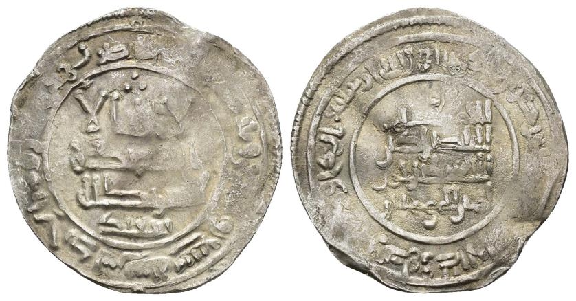 196   -  CALIFATO. ABD AL-RAHMAN III (912-961). Dírham. Al-Andalus. 327 H. AR 3,19 g. 25 mm. V-388. Ligeramente alabeada. MBC-.  