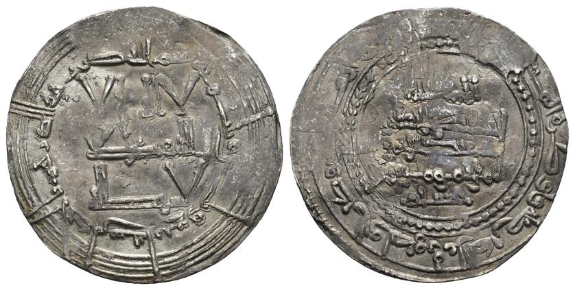 207   -  CALIFATO. ABD AL-RAHMAN III (912-961). Dírham. Al-Andalus. 334 H. AR 2,9 g. 29 mm. V-408. MBC. Bonito ejemplo de las raras emisiones con nombre Hisam /هسام , que no figura en la lista de  prefectos de ceca de Abd al-Rahman III recogida por Ibn Hayyan en el Muqtabis. Las diferencias de peso, módulo y disposición de las leyendas han sugerido la posibilidad de que se trate de emisiones extraordinarias o de ceremonial.