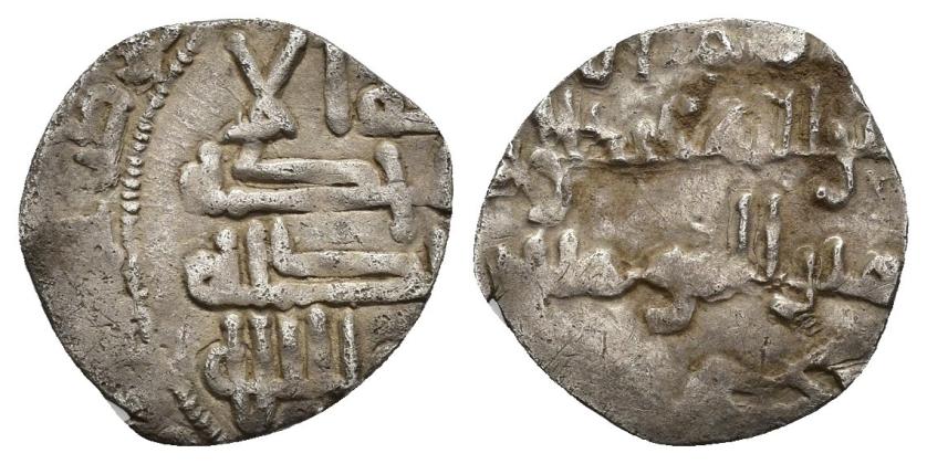 230   -  CALIFATO. ABD AL-RAHMAN III (912-961). 1/4 dírham. Sin ceca (Magreb). Sin fecha. AR 0,71 g. 15 mm. Inédita. Emisión de Madyn ibn Musa al-Waziq (335-345) ¿a nombre de Abd al-Rahman III? Anv. algo descentrado. MBC. Muy escasa. Ex. colección D. Francés. 