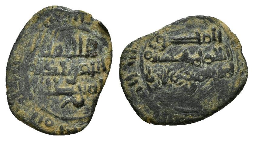 427   -  REINOS DE TAIFAS. TAIFA DE VALENCIA. ABD AL-'AZIZ AL-MANSUR B. 'ABD AL-RAHMAN AL-NASIR B. ABI 'AMIR (412-452/1021-1060). Fragmento de dírham. Valencia / بلنسية. Sin fecha. AR 0,76 g. 14 mm. V-no; PV-150. FrHand-78. Cospel irregular. MBC-.