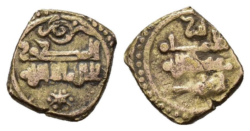 434   -  REINOS DE TAIFAS. TAIFA DE VALENCIA. ABD AL-MALIK AL-MUZAFFAR B. 'ABD AL-'AZIZ (452-457/1060-1064). Fragmento de dinar. Sin ceca. Sin fecha. AU 1,14 g. 11 mm. V-1078; PV 165. MBC-.