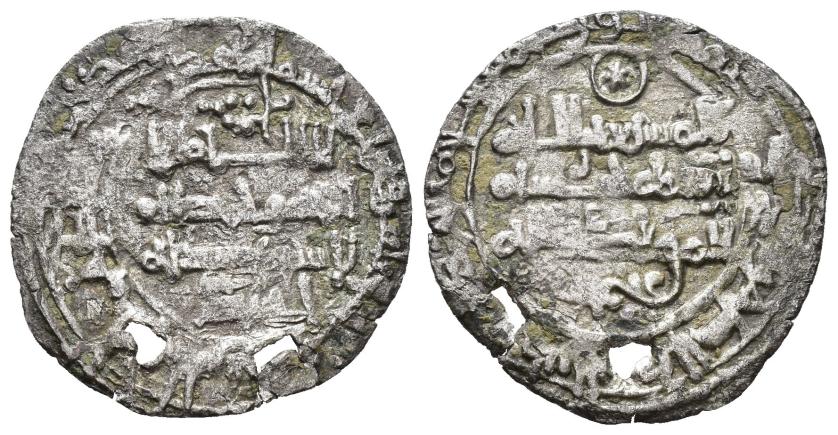 453   -  REINOS DE TAIFAS. TAIFA DE ZARAGOZA. ABU AYYUB SULAYMAN AL-MUSTA'IN B. HUD (431-438/1039-1046). Dírham. Al-Andalus. 436 H. VE 2,81 g. 24 mm. V-1150; PV-240a. Dos perforaciones. MBC-/BC+. Muy escasa.