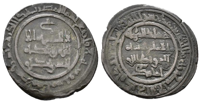 460   -  REINOS DE TAIFAS. TAIFA DE ZARAGOZA. IMAD AL-DAWLA AHMAD I AL-MUQTADIR B. SULAYMAN (441-475/1049-1082). Dírham. Zaragoza. 466 H. VE 4,34 g. 24 mm. V-1203; PV-268g. MBC-/MBC. Muy escasa.