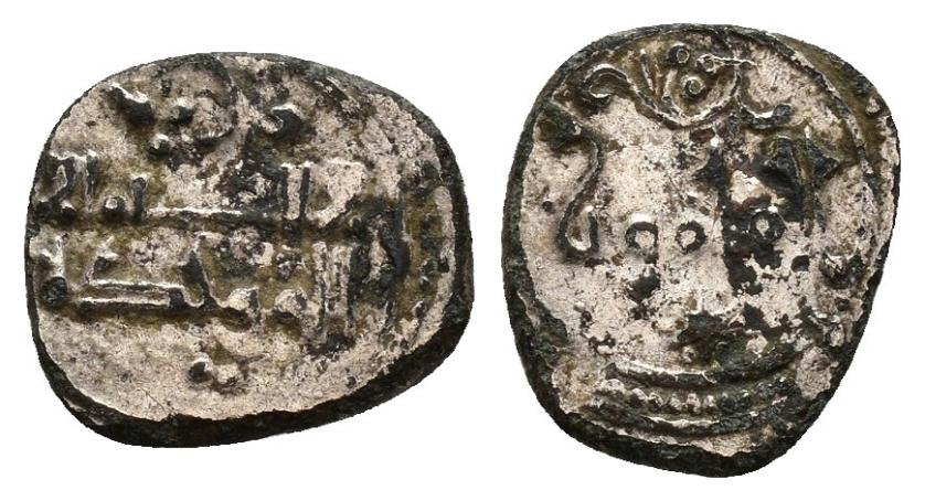 481   -  REINOS DE TAIFAS. TAIFA DE TOLEDO. ABU-L-HASAN YAHYÀ  I AL-MA'MUN B. ISMA'IL (435-467/1043-1074). Fracción de dinar. Sin ceca. Sin fecha. AU 0,77 g. 12 mm. V-1100; PV-335; FrHand-159. MBC-.