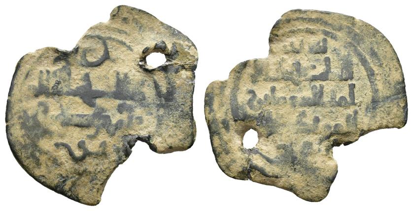 520   -  REINOS DE TAIFAS. TAIFA DE BADAJOZ. YAHYÀ AL-MANSUR B. MUHAMMAD B. 'ABD ALLAH (455-460/1063-1067). Dírham. (Badajoz). Sin fecha. VE 2,74 g. 25 mm. Inédita . Var. de V-992, PV-369 por cuarta línea en rev. con al-Mua'yad bi-llaH. La presencia de Hayib en la primera línea sugiere que la quinta línea sólo puede ser يحيى como indica el ápice final visible. BC+. Muy rara.