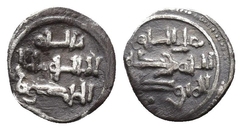 529   -  REINOS DE TAIFAS. TAIFA DE BADAJOZ. UMAR AL-MUTAWAKKIL B. MUHAMMAD B. 'ABD ALLAH (460-487/1067-1094). 1/2 quirate. Sin ceca. Sin fecha. VE 0,46 g. 11 mm. Inédita. MBC-/MBC. Muy rara.