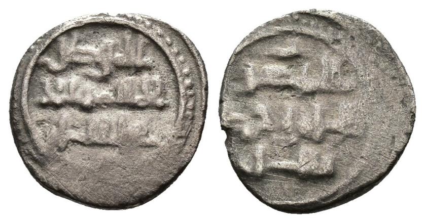 532   -  REINOS DE TAIFAS. TAIFA DE BADAJOZ. UMAR AL-MUTAWAKKIL B. MUHAMMAD B. 'ABD ALLAH (460-487/1067-1094). 1/2 quirate. Sin ceca. Sin fecha. AR 0,74 g. 11 mm. V-1016; PV-385; B-X1. BC+. Muy escasa.