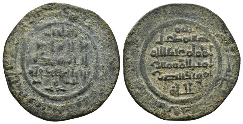 564   -  REINOS DE TAIFAS. TAIFA DE SEVILLA. AL-MU'TAMID 'ALÀ ALLAH ABU-L-QASIM MUHAMMAD B. 'ABBAD (461-484/1068-1091). Dírham. Sevilla / اشبيلية. Sin fecha. VE 3,61 g. 25 mm. Tipo V-947-948; PV-407a-b. BC+/MBC.