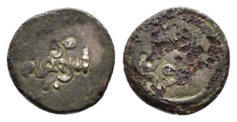 672   -  ALMORÁVIDES. TASUFIN B.  'ALI (537-540/1143-1145). 1/2 quirate. Sin ceca. Sin fecha. AR 0,41 g. 8 mm. V-1886; B-Db8. Erosiones. MBC-. Rara.