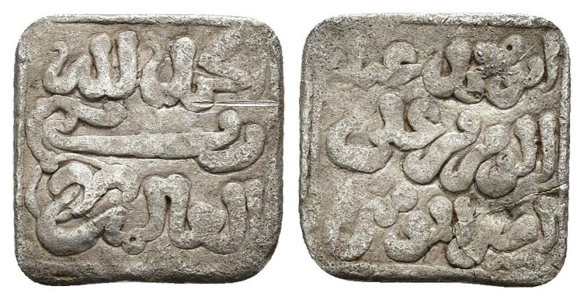 723   -  ALMOHADES. ABD AL-MU'MIN B. 'ALI (524-558/1130-1163). 1/2 dírham. Sin ceca. Sin fecha. AR 0,65 g. 11 x 11 mm. V-2113; PVRef-25a; H-1068; Ho-550a. BC+. Escasa.