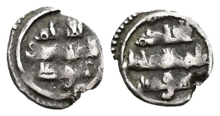 882   -  CALIFATO FATIMÍ. ABU 'ALI MANSUR AL-HAKIM (386-411/996-1021). Jarruba. Sin ceca. Sin fecha. AR 0,16 g. 8 mm. Nicol-1002. Roturas al borde. MBC-. 